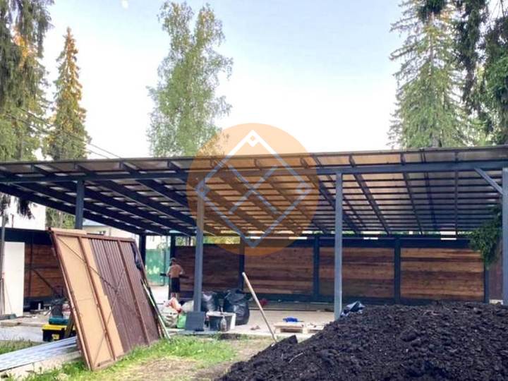 навес из поликарбоната с односкатной формой крыши