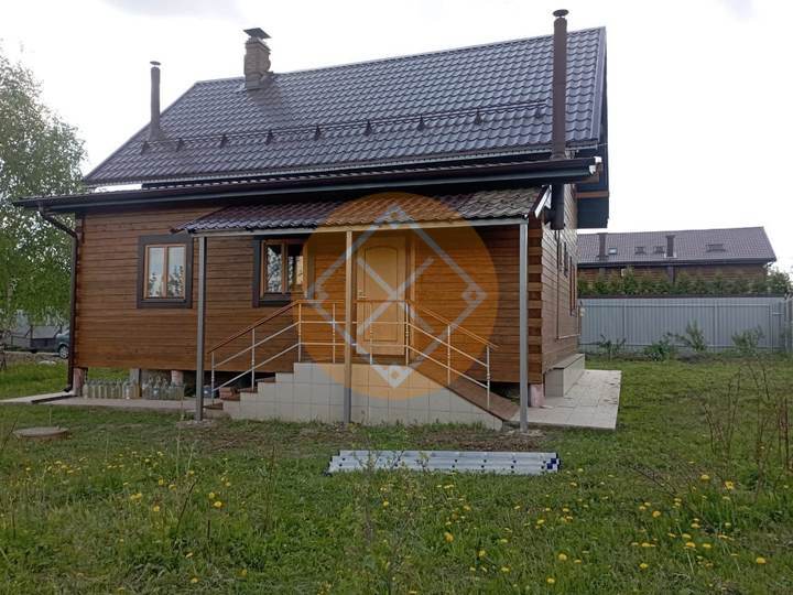 дачный навес с крышей из металлочерепицы