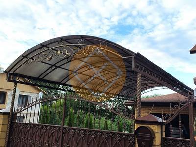 Арочный навес с профилированным поликарбонатом