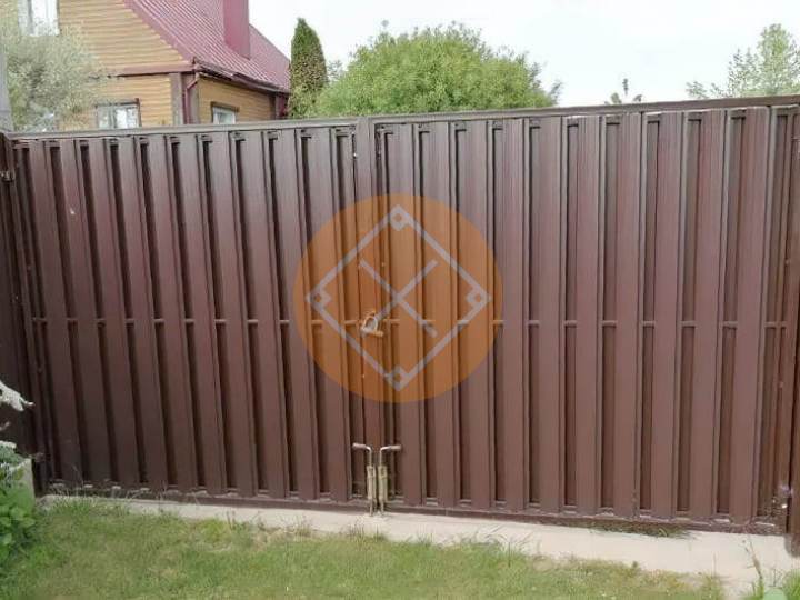 распашные ворота из евроштакетника